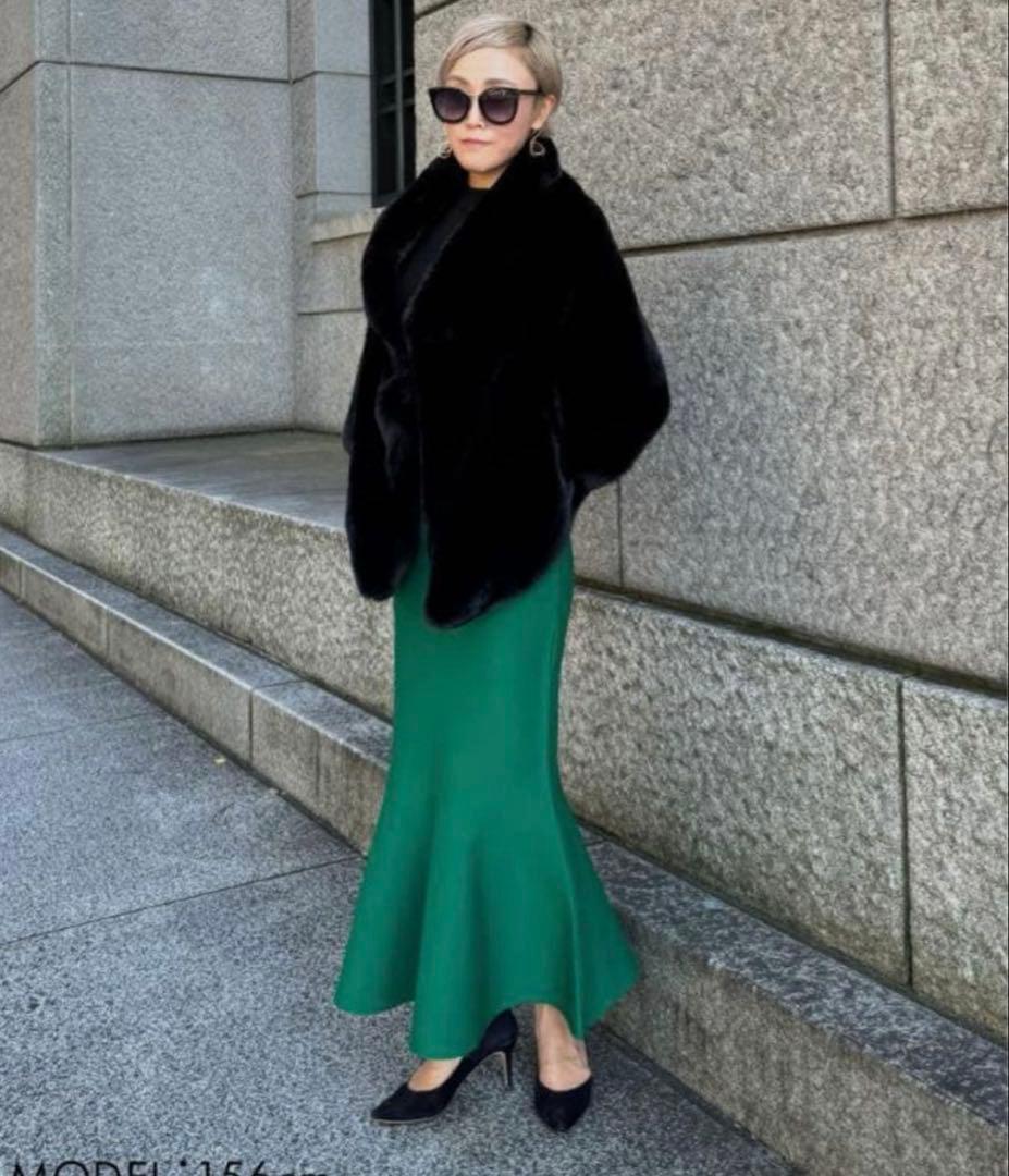 ブラック JENNE リッチボリュームファーケープ ジェンヌ黒