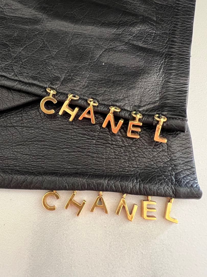 シャネル　グローブ　ロゴゴールドチャーム　黒　レザー　革　手袋　希少