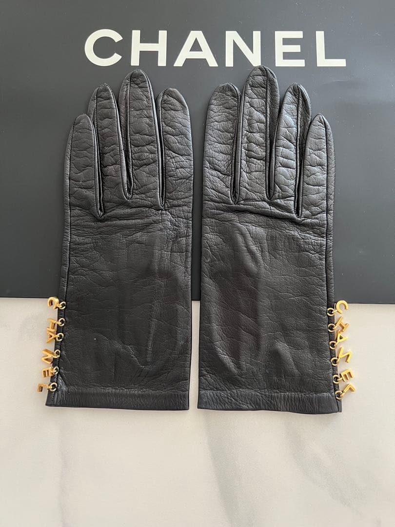 シャネル　グローブ　ロゴゴールドチャーム　黒　レザー　革　手袋　希少