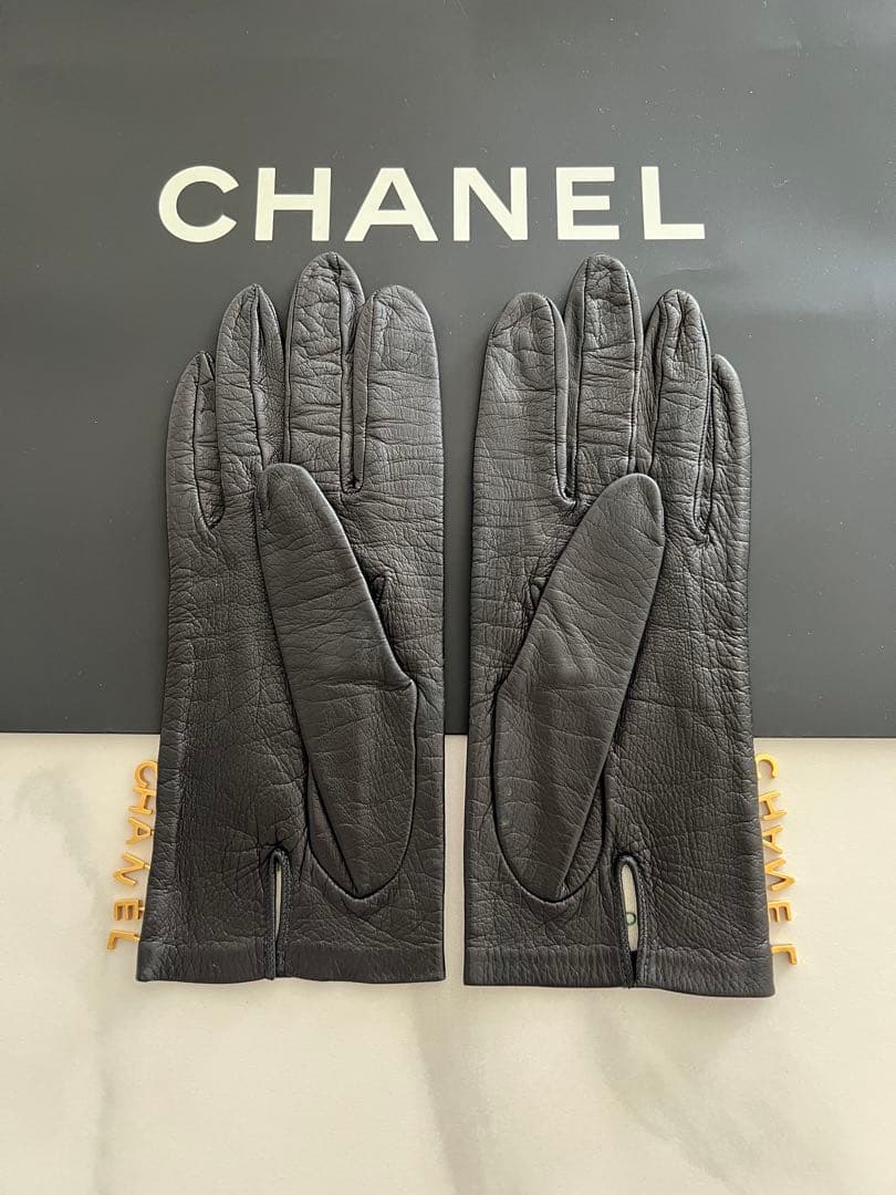 シャネル　グローブ　ロゴゴールドチャーム　黒　レザー　革　手袋　希少