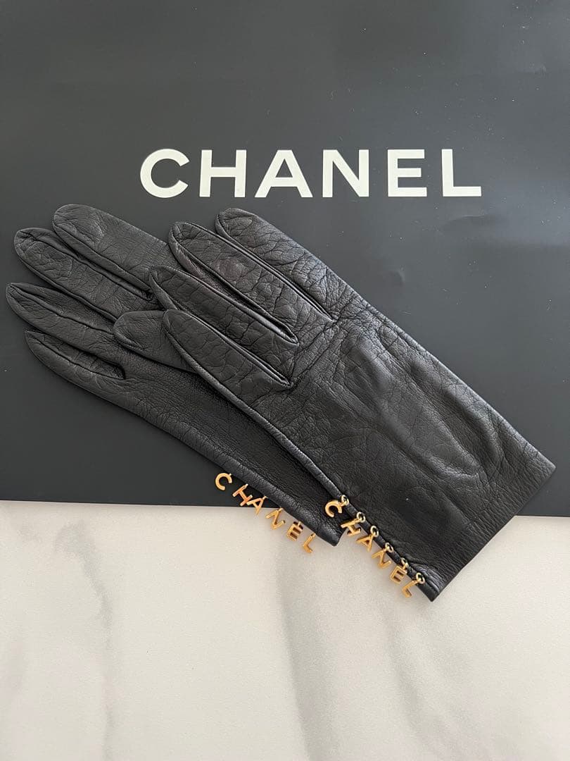 シャネル　グローブ　ロゴゴールドチャーム　黒　レザー　革　手袋　希少