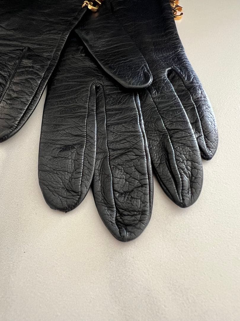 シャネル　グローブ　ロゴゴールドチャーム　黒　レザー　革　手袋　希少