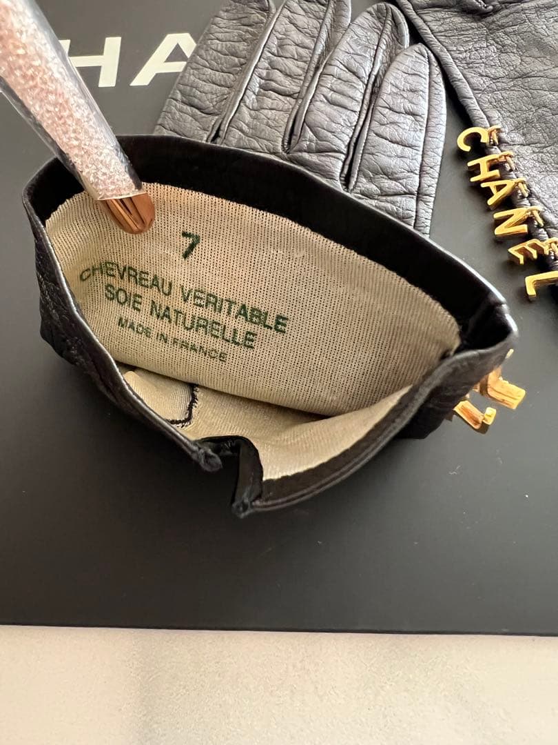 シャネル　グローブ　ロゴゴールドチャーム　黒　レザー　革　手袋　希少