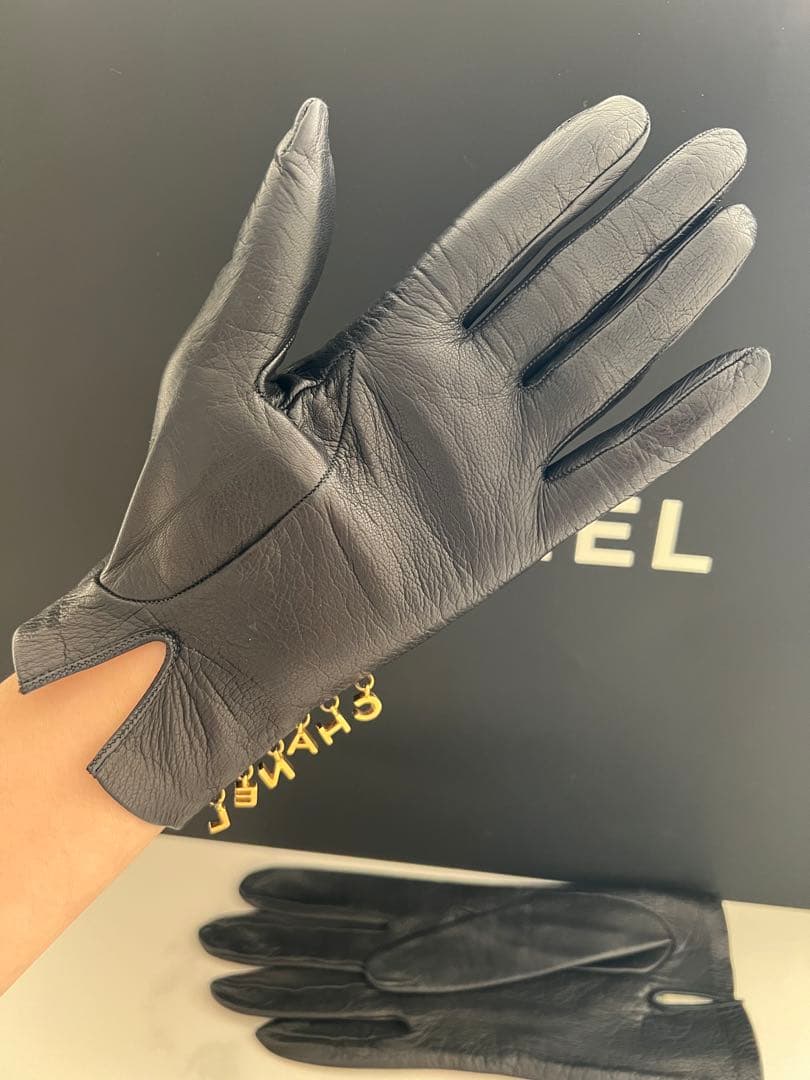 シャネル　グローブ　ロゴゴールドチャーム　黒　レザー　革　手袋　希少