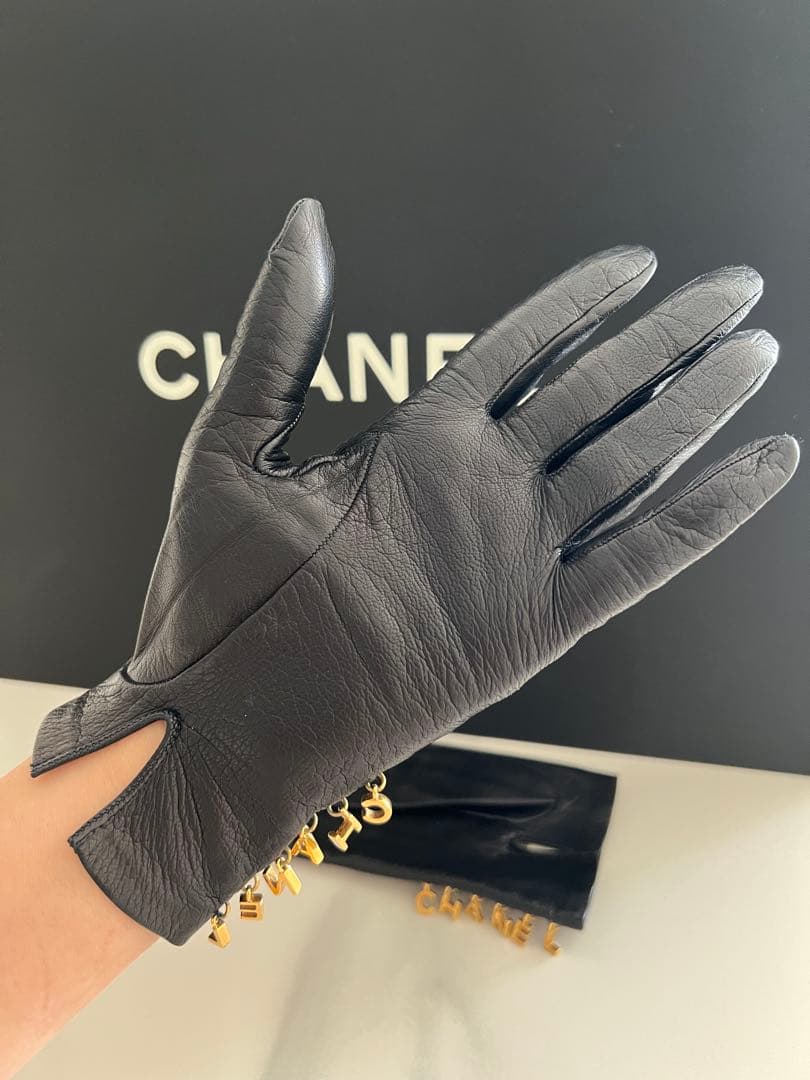シャネル　グローブ　ロゴゴールドチャーム　黒　レザー　革　手袋　希少