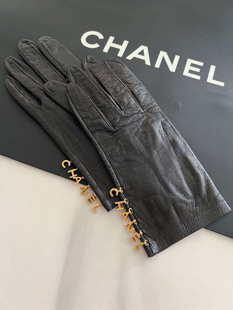シャネル　グローブ　ロゴゴールドチャーム　黒　レザー　革　手袋　希少