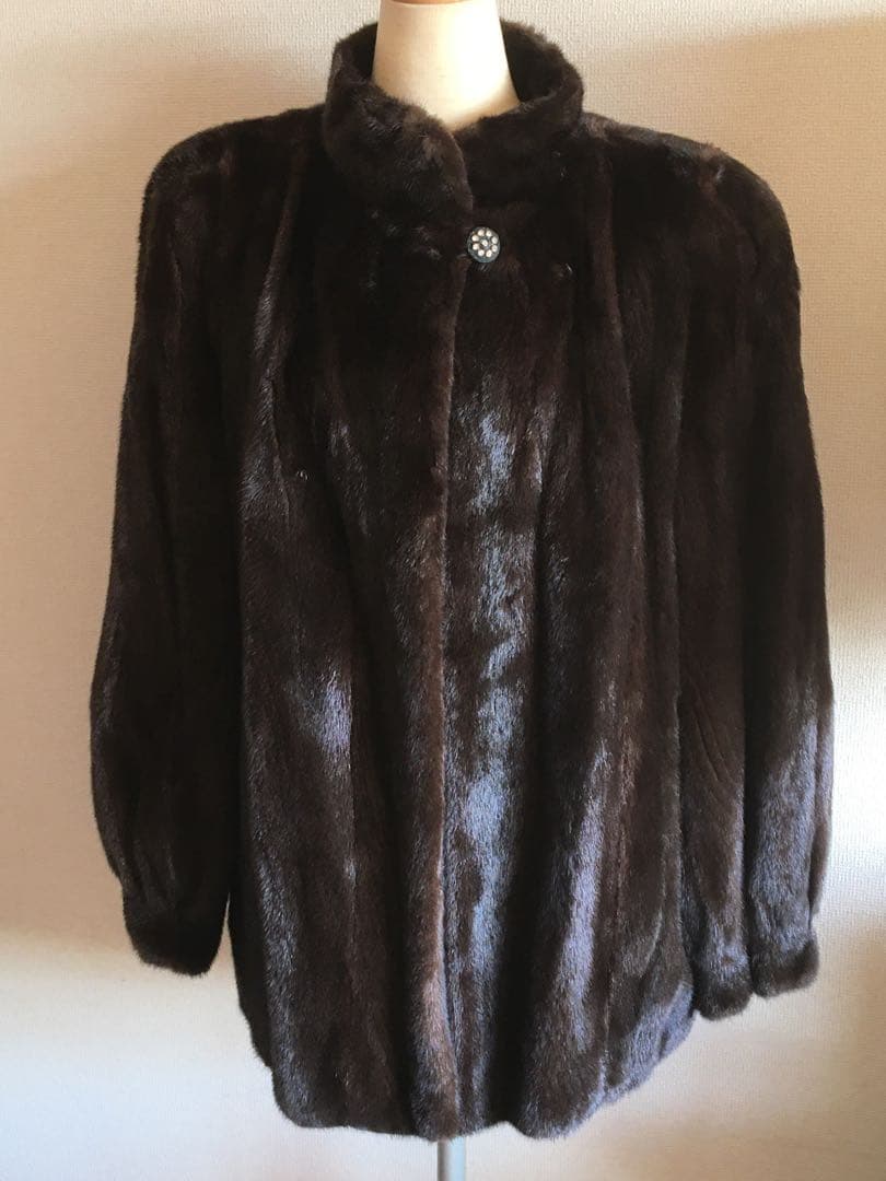 ダークブラウン ファーコート ボタン付き