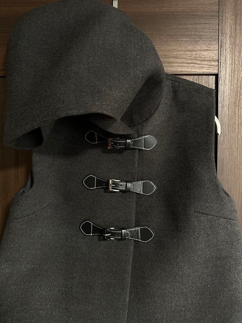 Bibiy. グレー フード付き ウール風ベスト