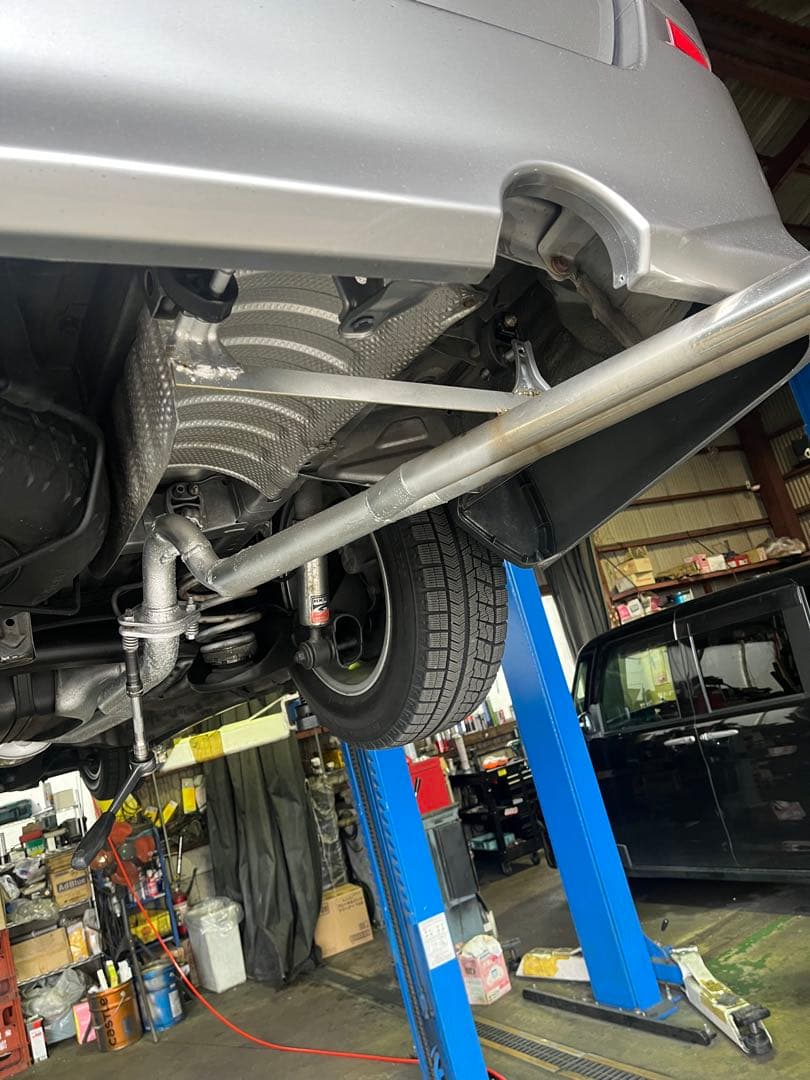 １０アルファード前期　マフラー