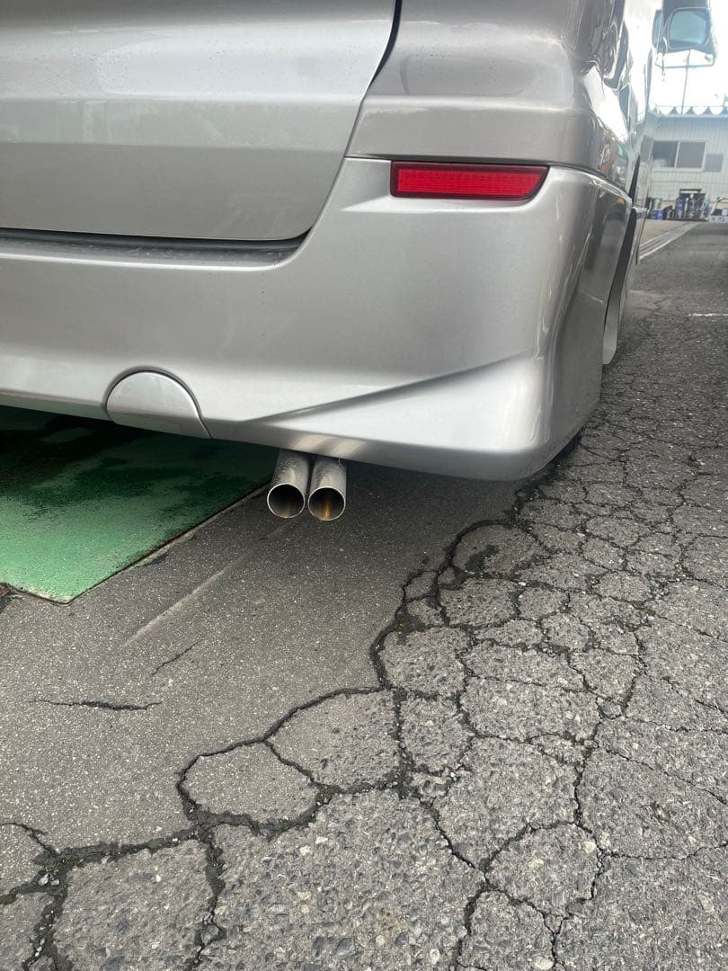 １０アルファード前期　マフラー