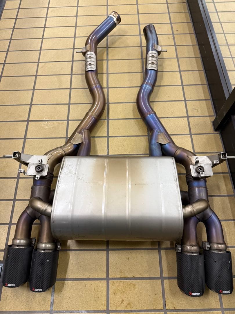  M4 AKRAPOVIC チタンマフラー