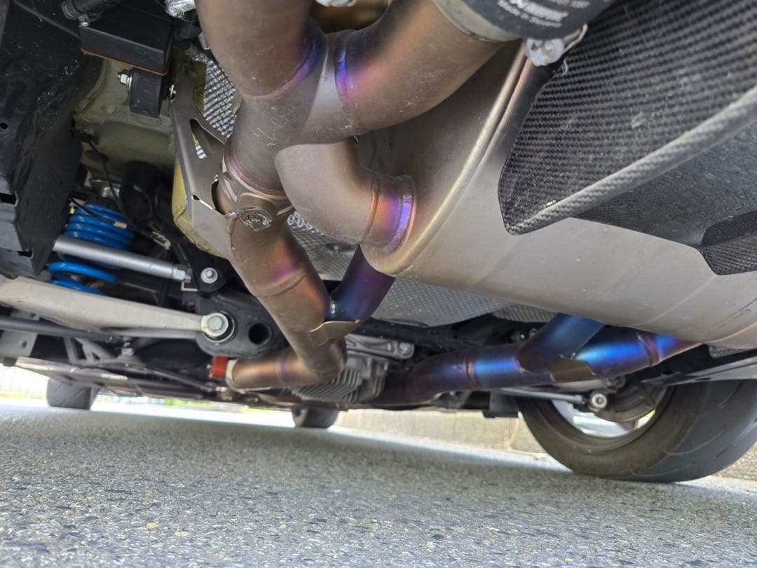  M4 AKRAPOVIC チタンマフラー