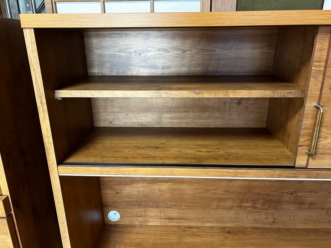 木目調食器棚 収納力抜群