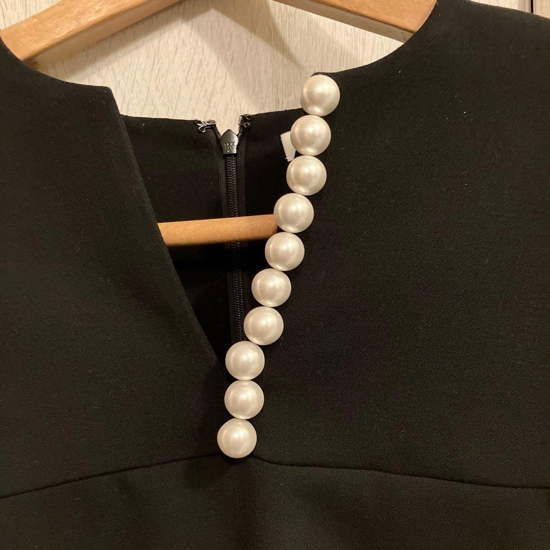 美品❣️激安❣️ヨーコチャン❣️トップス 黒。40サイズ。パール可愛い❣️