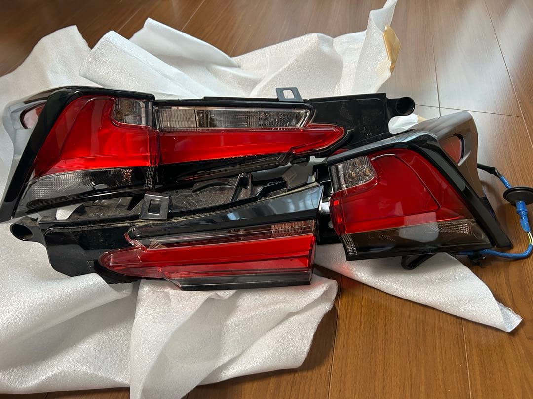 レクサスNX 前期 10系 純正テールランプ テールライト