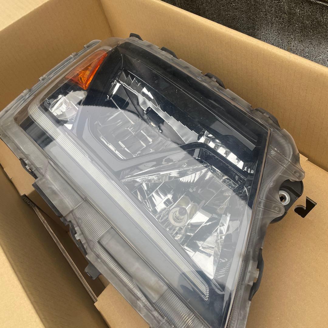 日野中型車 Fr右ヘッドライト