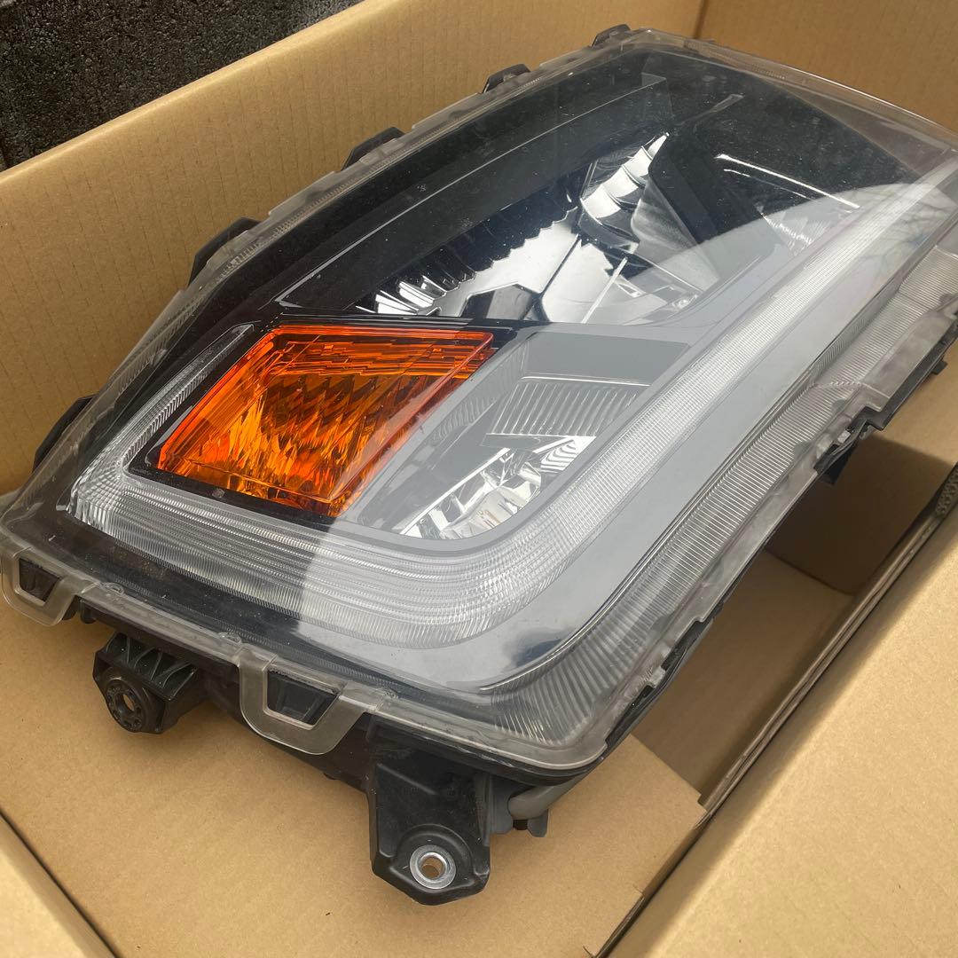 日野中型車 Fr右ヘッドライト