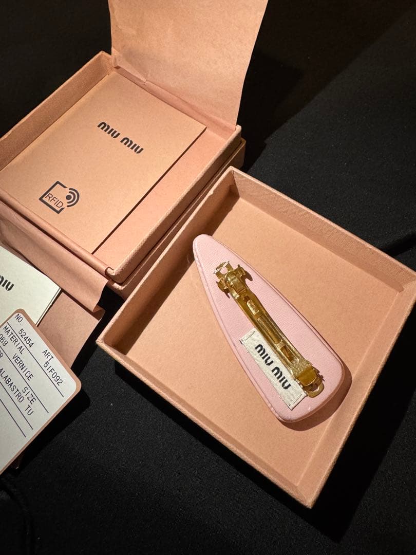 箱付き　MIU MIU ピンク ヘアピン
