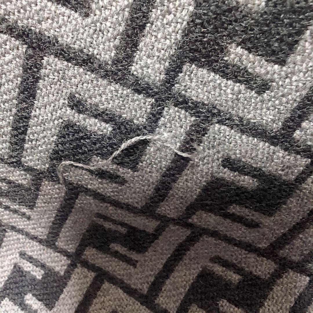 FENDI フェンディ　マフラー　グレー　ズッカ柄
