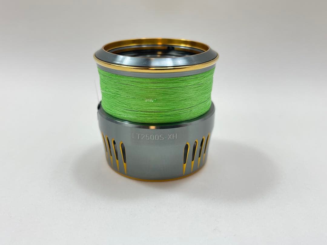 極美品 ダイワ23エアリティLT2500S-XH スプール 高比重PEライン付き