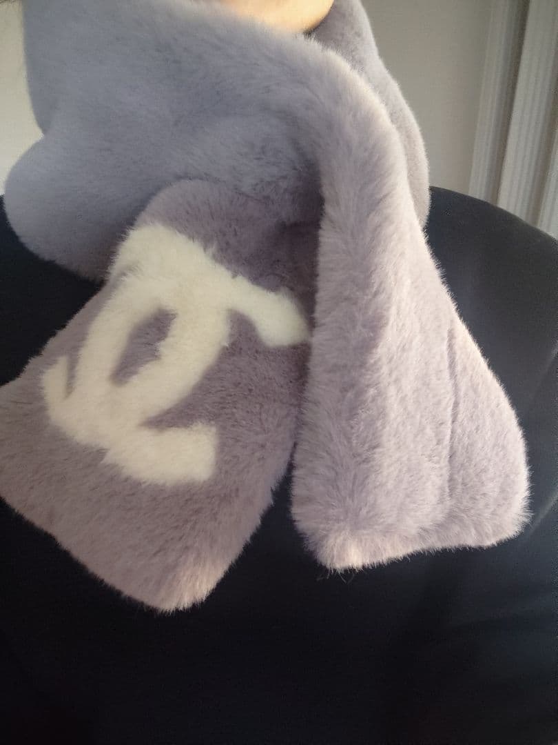 ファー マフラー ロゴ入り