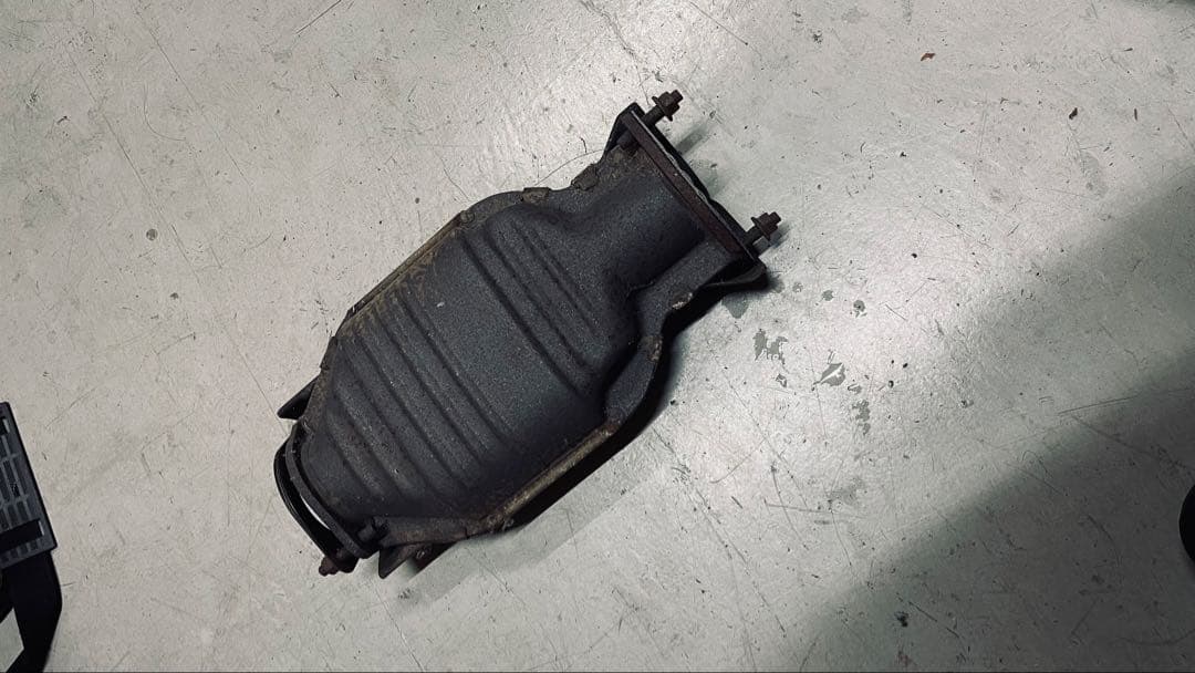 リ*件様 Er34 クーペ 純正触媒