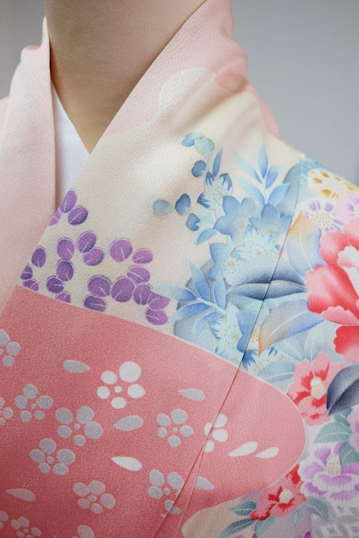 振袖フルセット　ホワイトピンク　豪華牡丹柄　成人式　卒業式