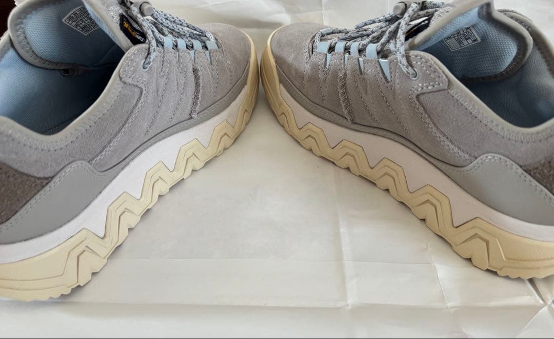 UGG アグ　W CAPTRAIL LOW キャップ　トレイル　ロー　CPF