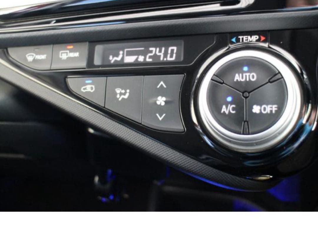 ハチワレ アクア中期エアコン打ち替え