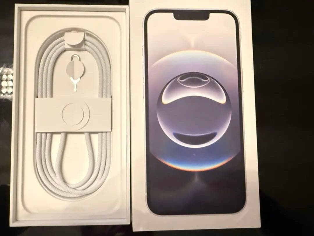 美品Apple iPhone16e ホワイト 本体とケース付き