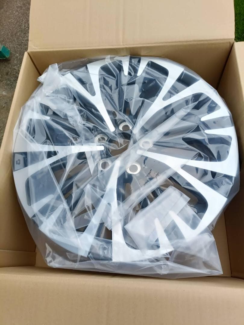 トヨタ　ヤリスクロス　純正18インチアルミホイール