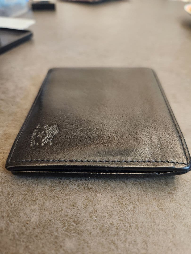 IL BISONTE ブラックレザー 二つ折り財布