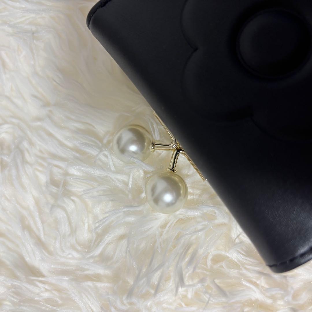 【未使用】 MARY QUANT 2つ折り財布 花柄 パール　ブラック