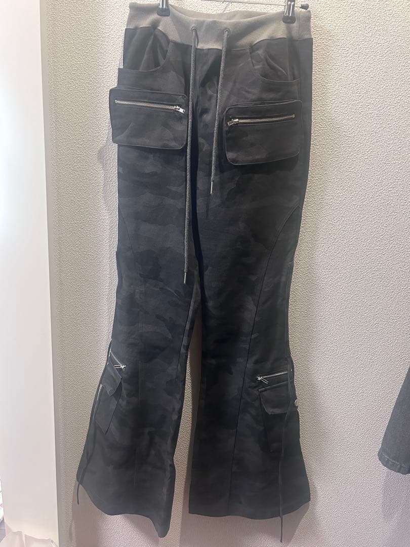 パンツ LUV IS TRUE BOOTSCUT POCKET CARGO PANTS