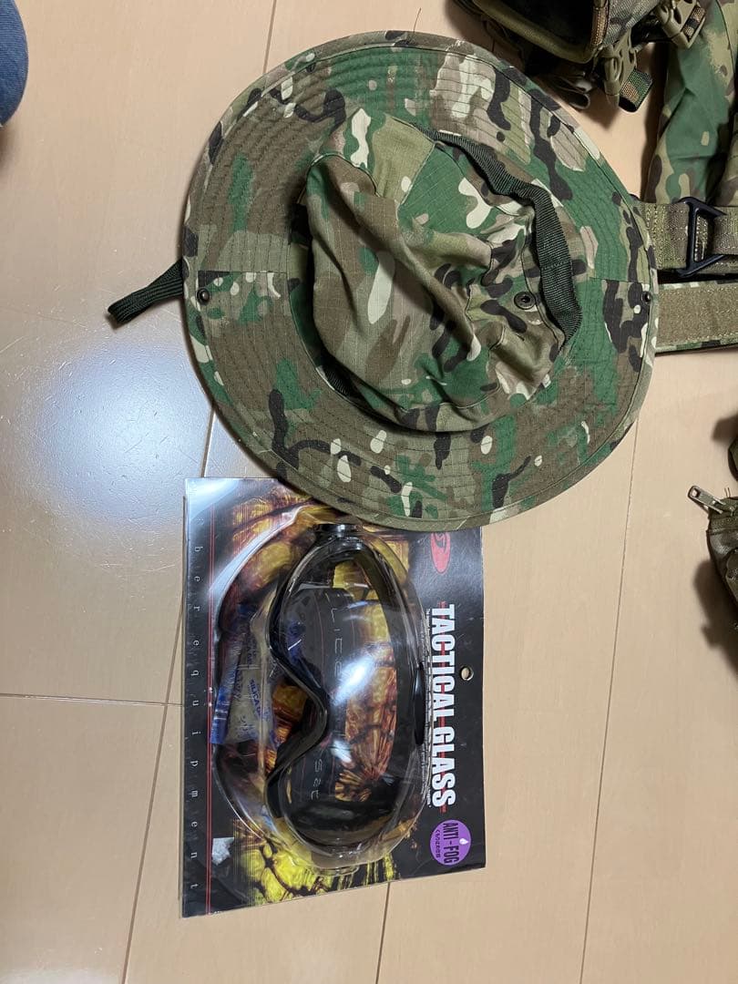 Eagle Force 迷彩服セット 膝当て付き