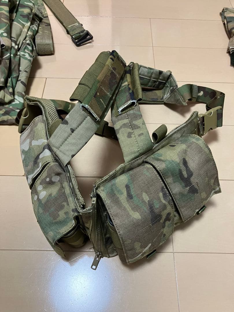 Eagle Force 迷彩服セット 膝当て付き