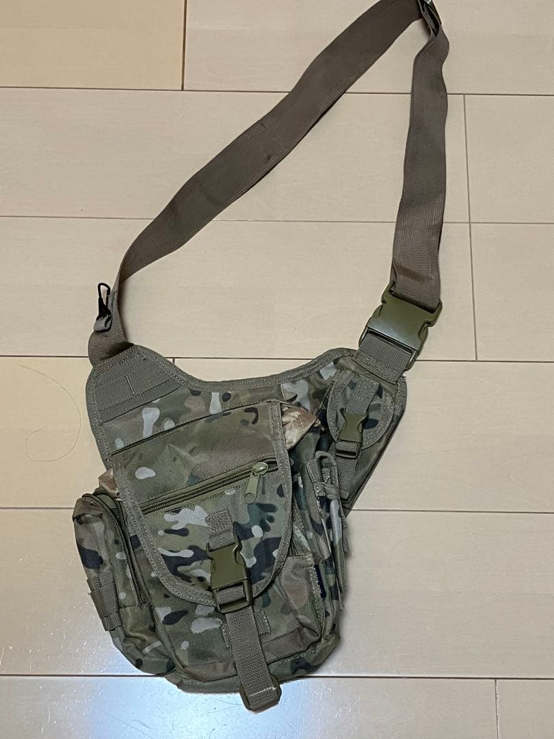 Eagle Force 迷彩服セット 膝当て付き