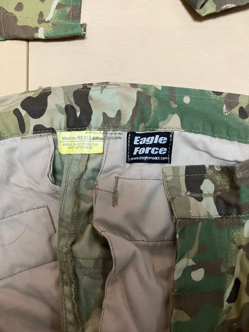 Eagle Force 迷彩服セット 膝当て付き