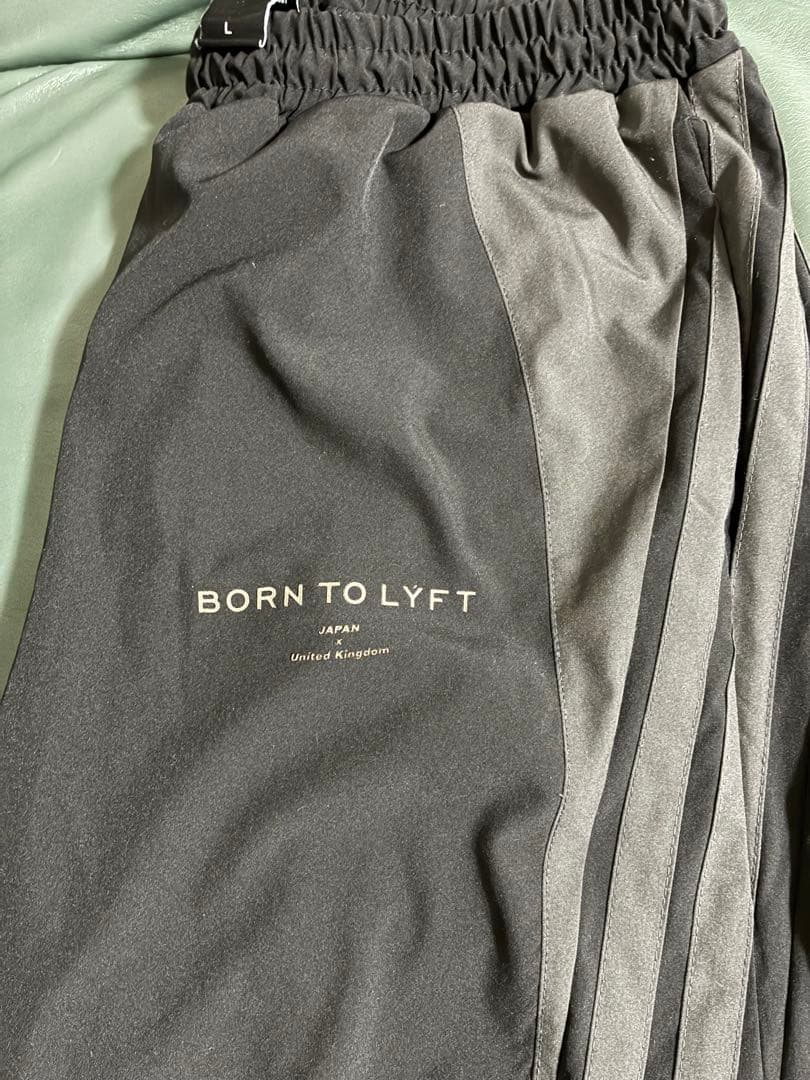 LYFT 渋谷ストア限定トラックパンツ　ブラック