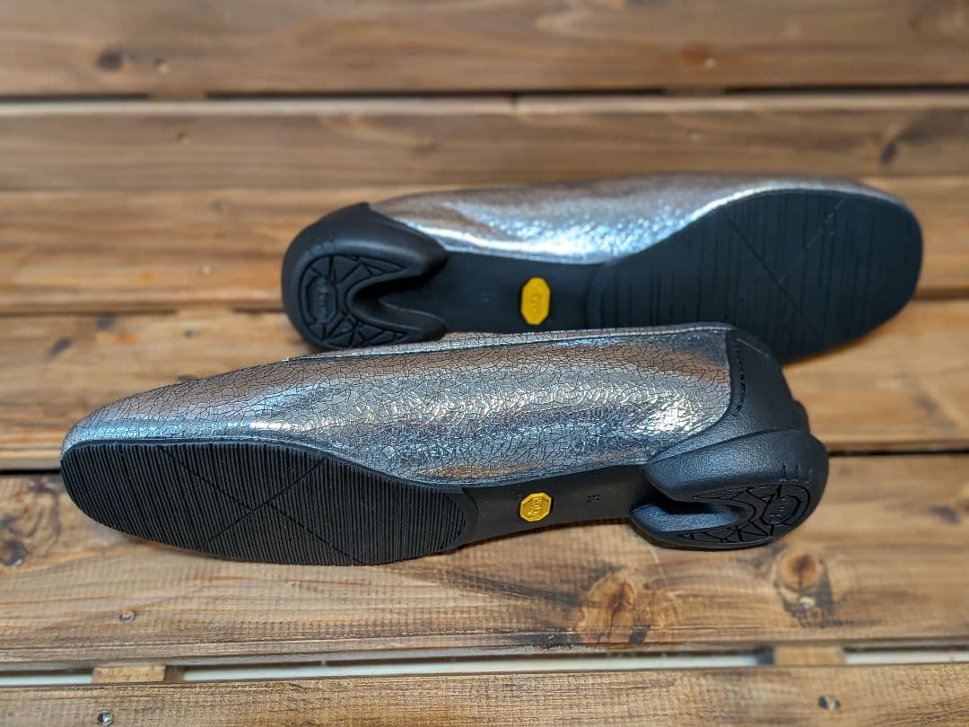 SHISEI シーセイ　シセイ　ボアメタリックシルバー フラットシューズ