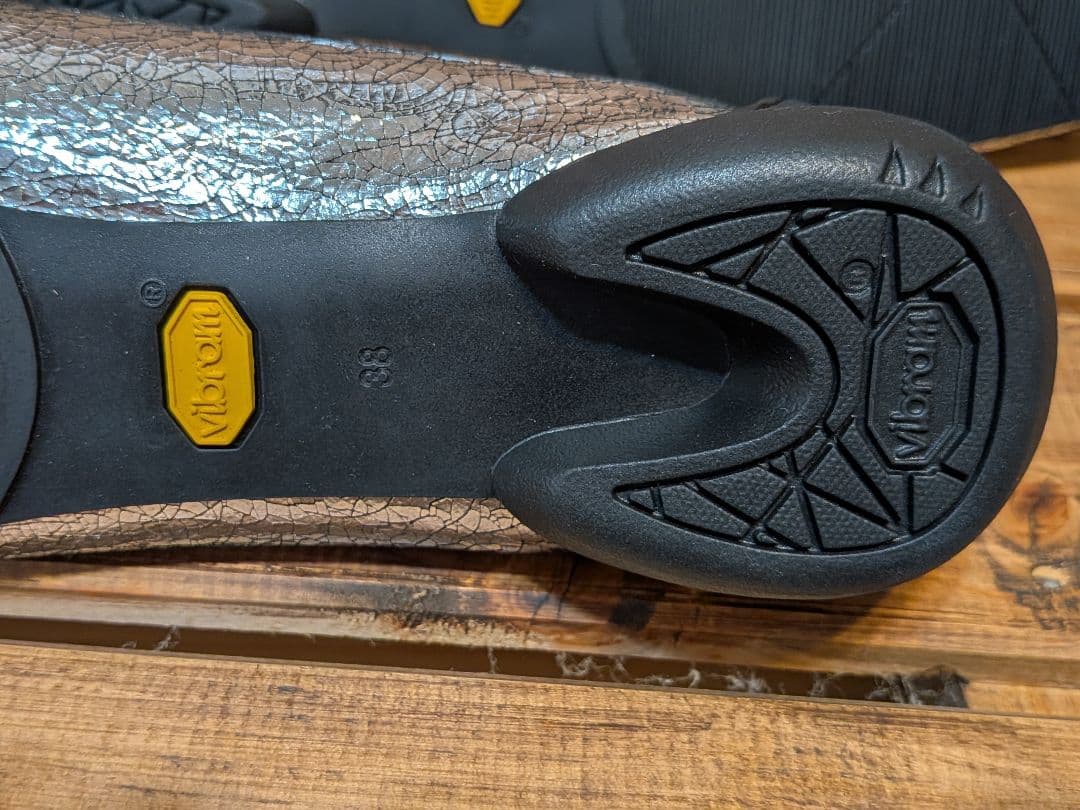 SHISEI シーセイ　シセイ　ボアメタリックシルバー フラットシューズ