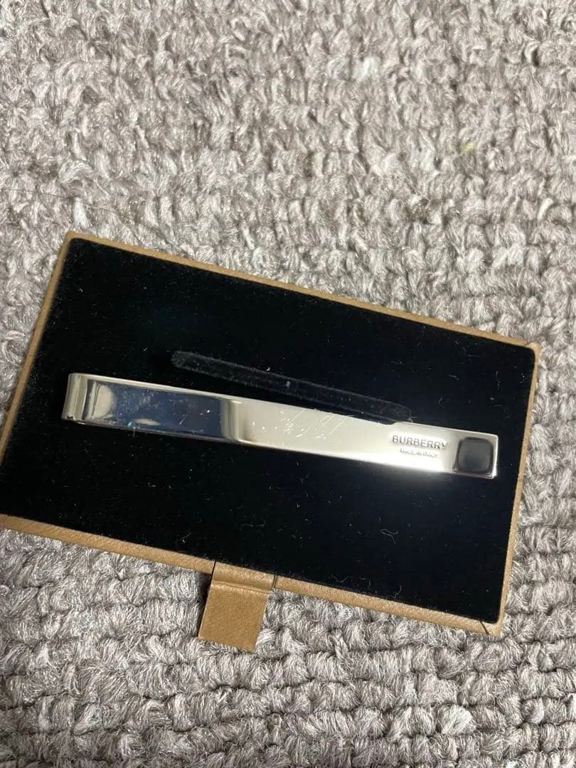 使用回数2回ほど！美品、箱付き　BURBERRY シルバー ネクタイピン