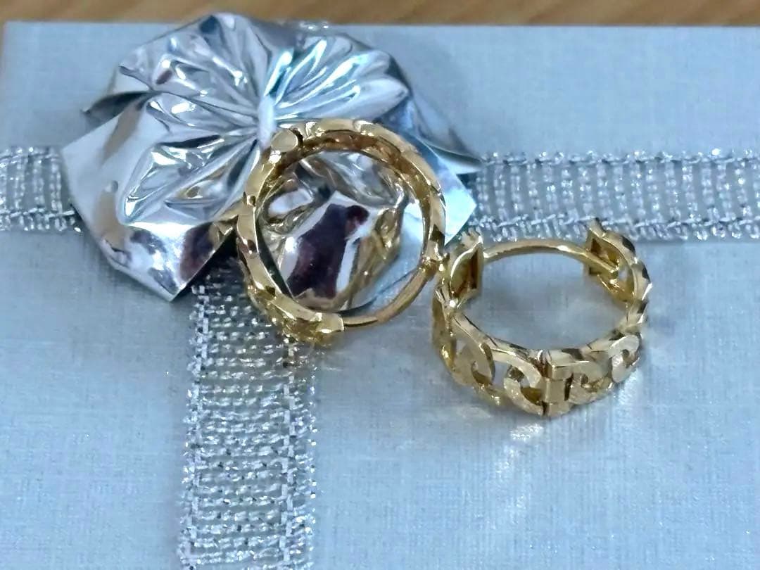 K18 フープピアス　中折れ2.1g carat カラット好きにも！