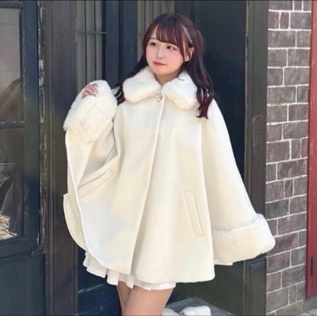 ♡新品未使用♡タグ付き♡完売品！♡evelyn エブリン ビジューポンチョコート