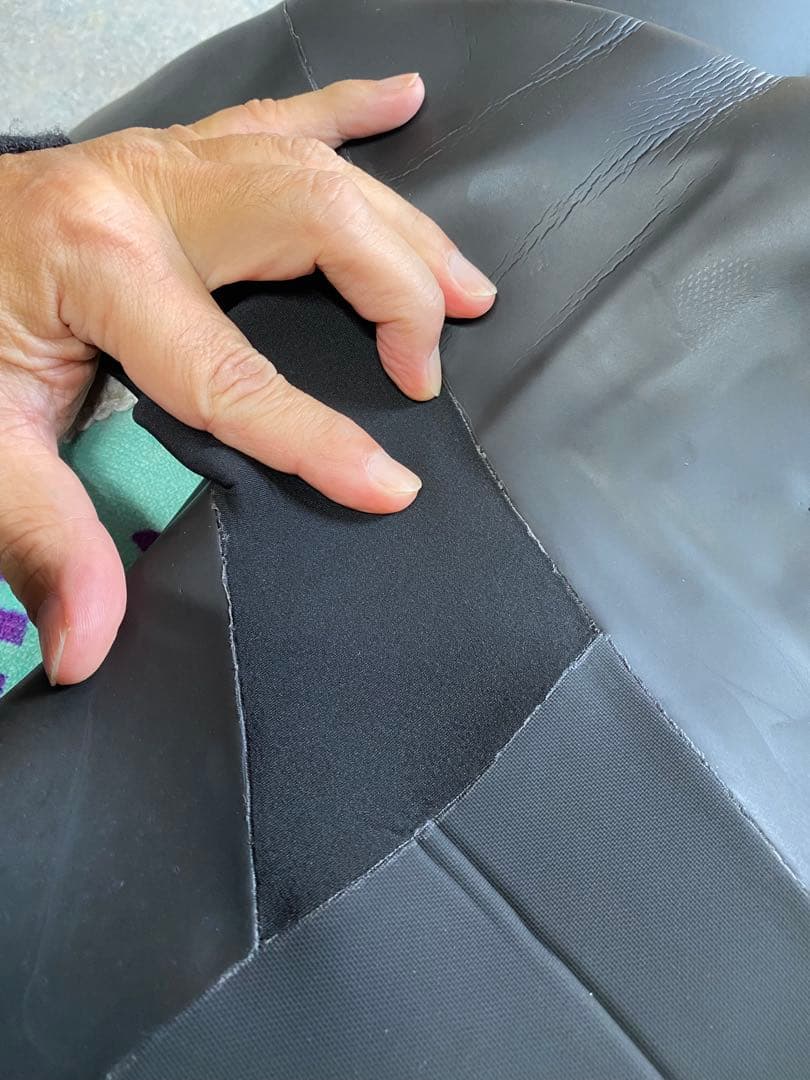 新品セミドライ　ウエットスーツ　ローデッシュビヘイビア