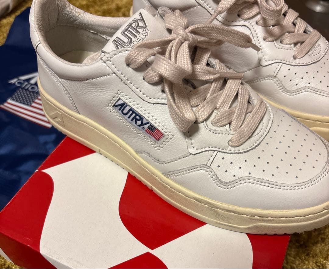 AUTRY ホワイトレザースニーカー　39