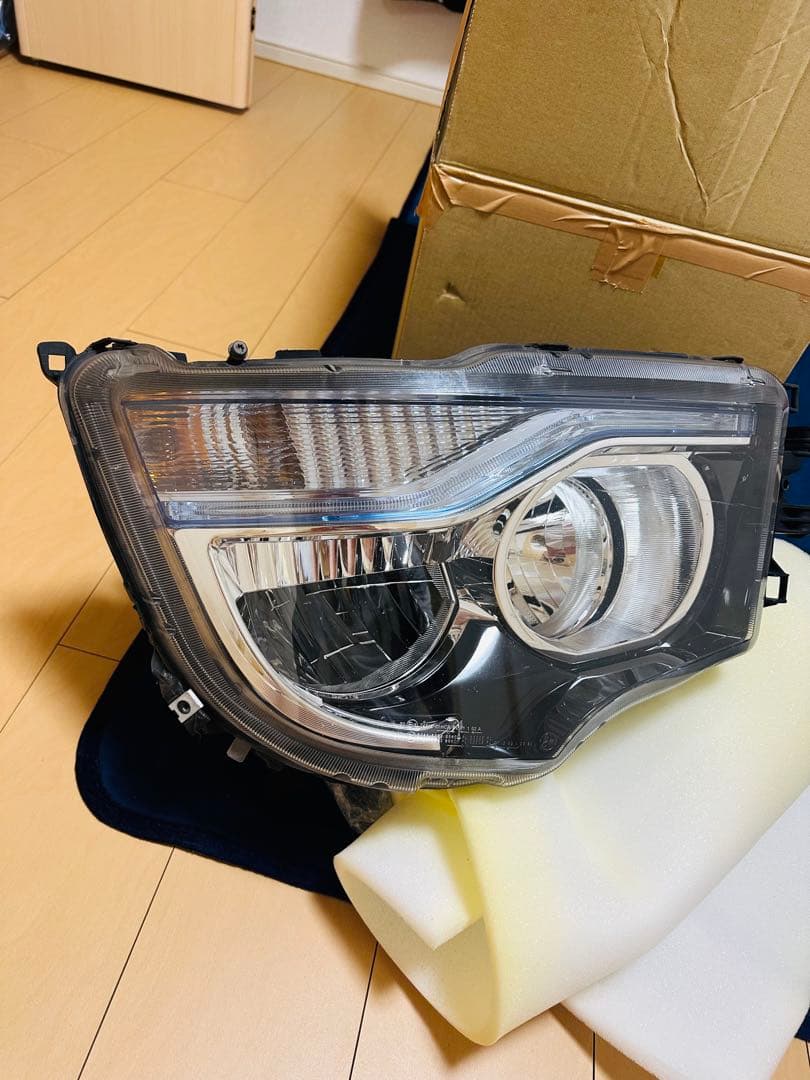 三菱ふそう 17スーパーグレート 運転席側ヘッドライト 中古