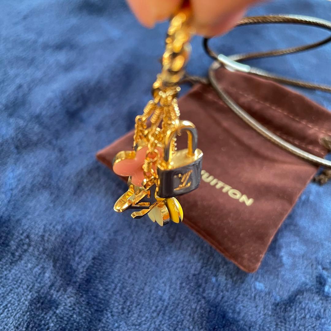 Louis Vuitton 花とハートのチャーム