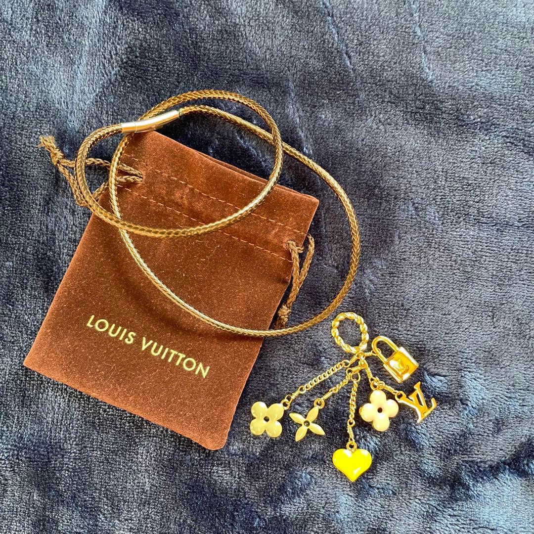 Louis Vuitton 花とハートのチャーム