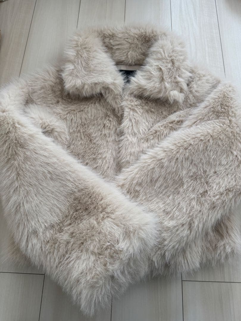 zara ショートフェイクファーコート